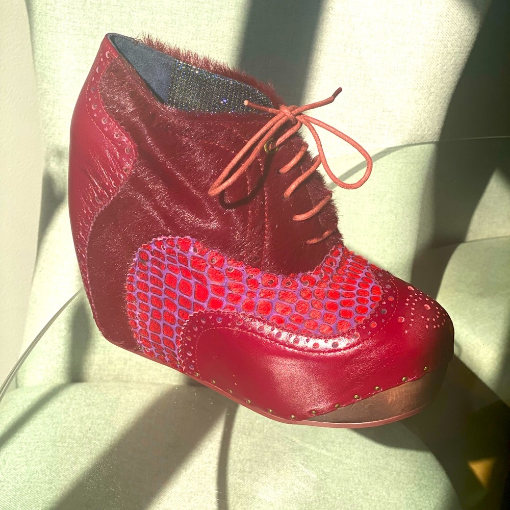 Anime Fun whimsical leather/calf hair lace up platform. Sz.9 HALLOWEEN. FUN!